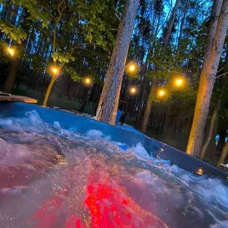 Lesny Zakatek Z Jacuzzi Campsite *